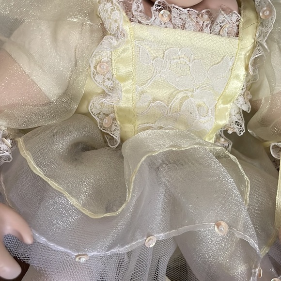 Ashton Drake Kylie Ballerina porcelain doll - Picture 3 of 6